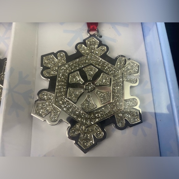 Towle Holidays Wishes Snowflake Ornaments Set Of 3 - Picture 4 of 7